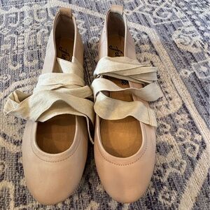 Free People Cream/Tan Flats with Ribbon Lacing. Size 39